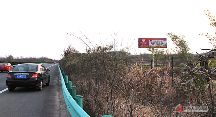 合銅黃高速徽州區(qū)過(guò)塘村路段